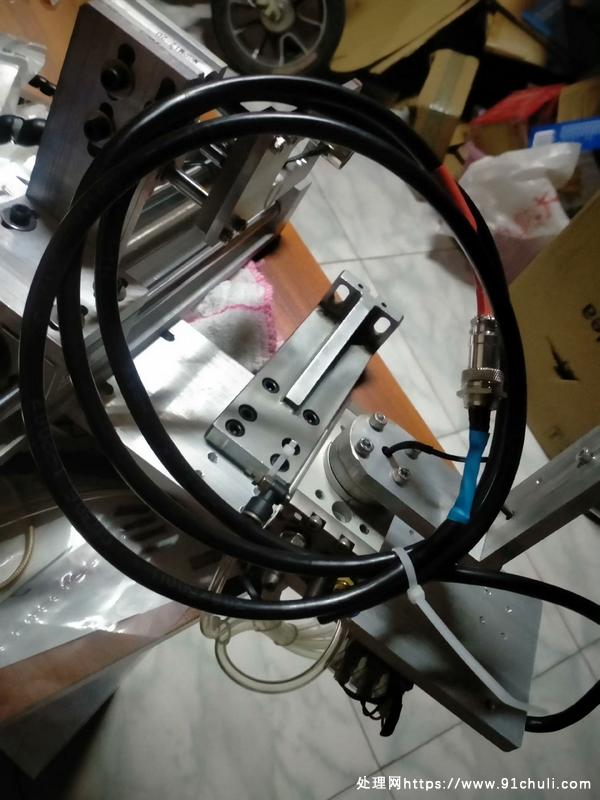 

磁吸式粉末冶金机械手高效生产齿轮不伤齿尖适用汇众机型