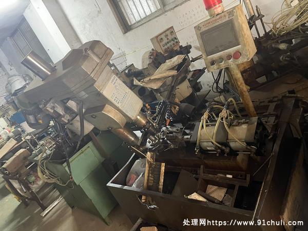 

新数控自动攻牙机气动夹紧震动盘最大攻33