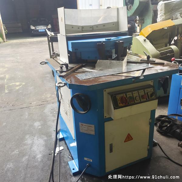 

液压切角机4X200成色好，功能正常接电即可用，便宜出售