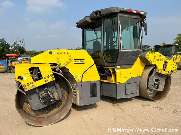 

戴纳派克CC6200双钢轮全新原版4000+小时驾驶室