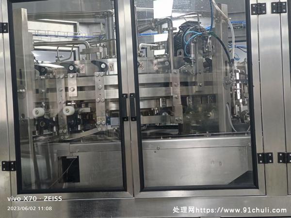 

含气易拉罐灌装机300瓶每小时全套低价转让