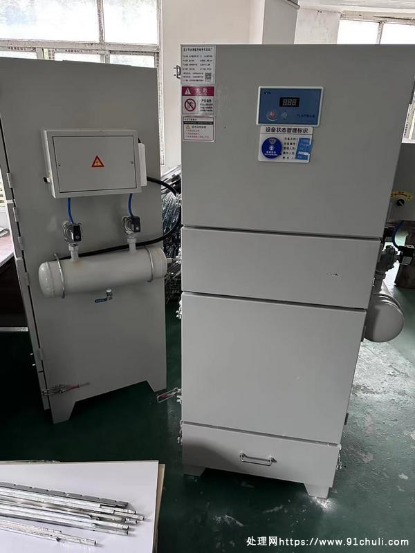 

4台脉冲滤筒除尘器几乎全新2.2KW带超声波震动