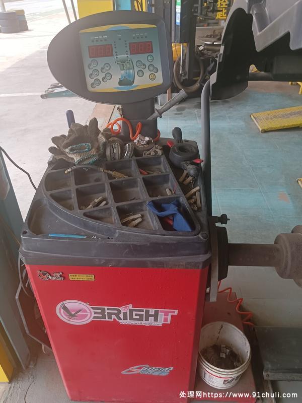 

火鹰轮胎动平衡机8成新功能正常