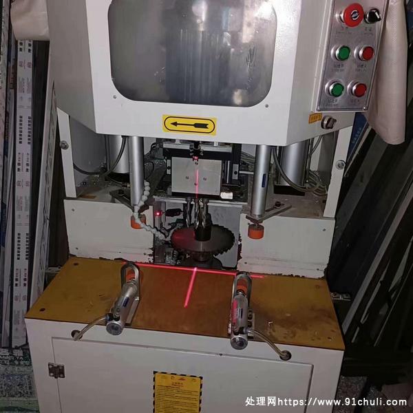 

转让一台锁盒机，刚买一年，低价处理