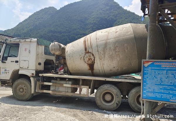 

豪沃336后八轮搅拌车转让助力泵漏油排气管拆