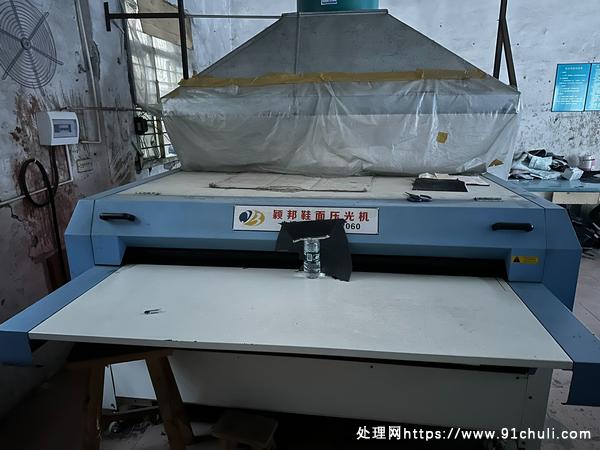 

1600型压光机无缝皮带布料复合罗纹压光飞织鞋面加工设备