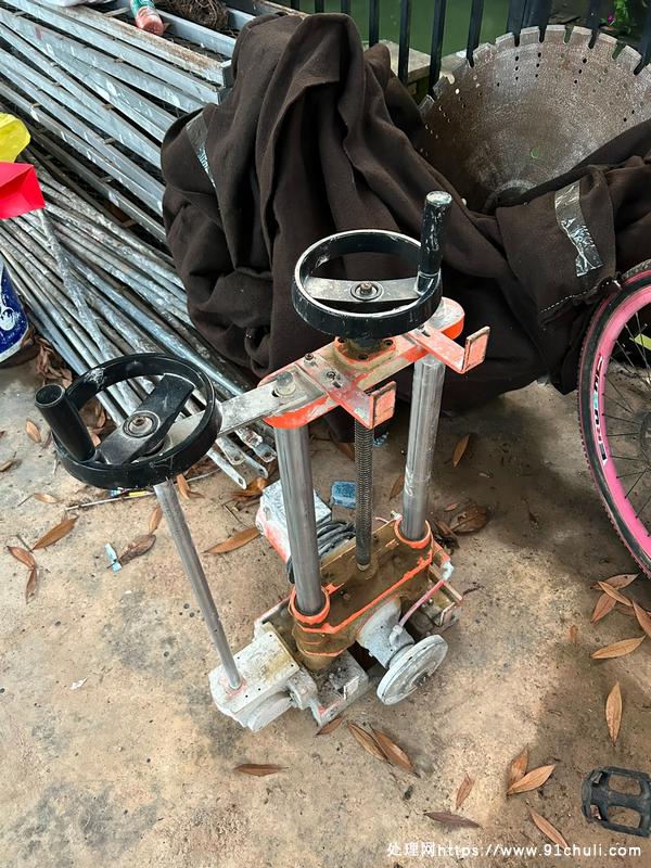 

转让工地墙壁切割机1000-800锯片配件齐全