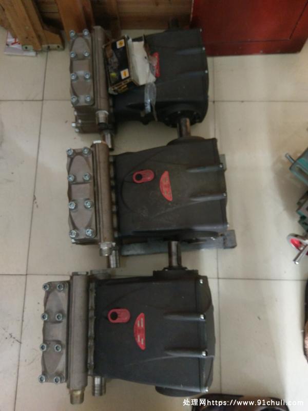 

意大利进口大流量高压柱塞泵140升全新2台水测过