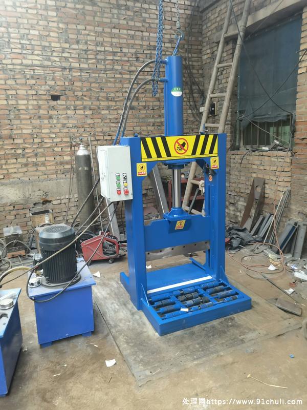 

华德660液压切胶机，30吨，7.5KW