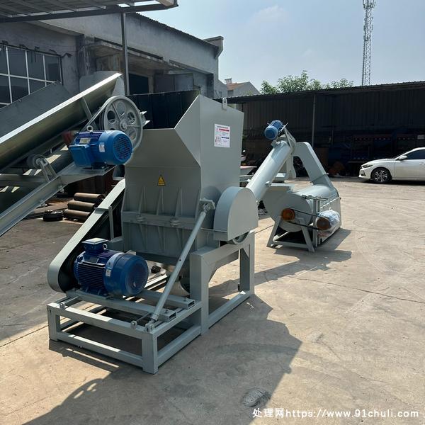 

塑料粉碎生产线时产1500公斤50kw