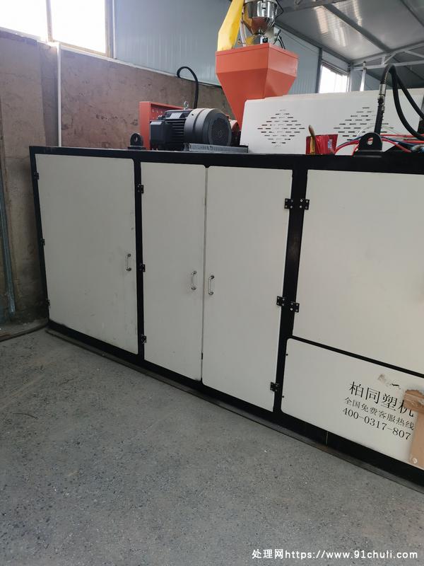 

全新吹瓶机半价转让带模具
