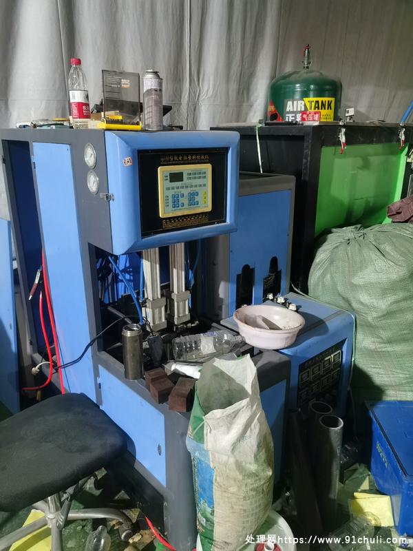 

半自动吹瓶机4模玻璃水瓶模具1.4L1.6L0.5L