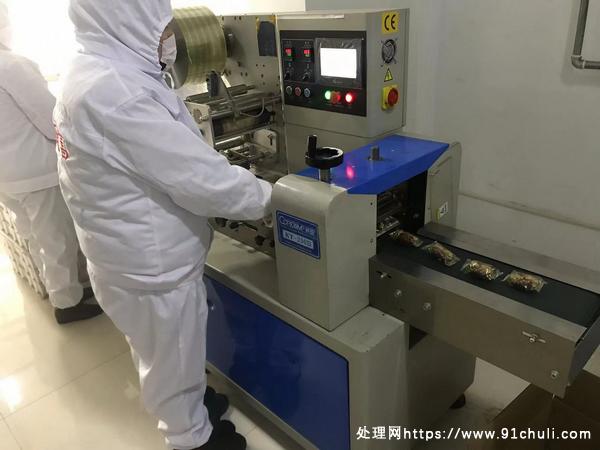 

转让全自动封口机功能完好枣夹核桃奶枣广东机器性能好
