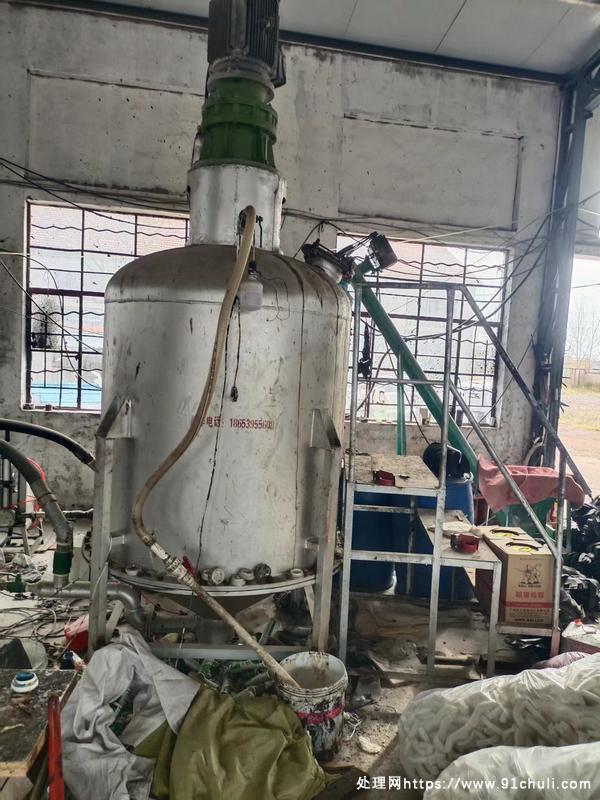 

转让整套胶设备反应釜罐装机叉车原材料齐全