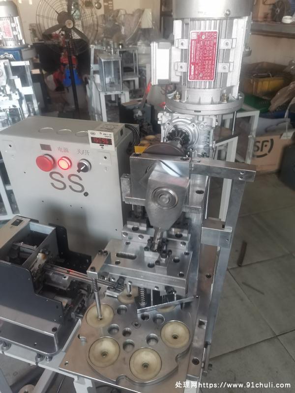 

东莞SS牌鸡眼机高效生产每小时4000个省电高效