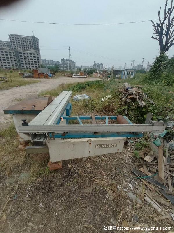 

厚达牌裁板推拉锯2.8米铝合金推台板三相4000瓦电机