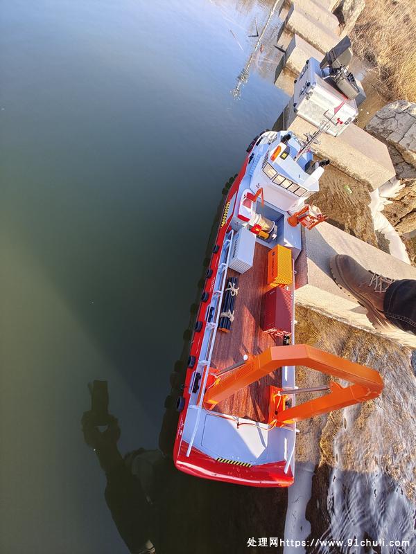 

1/48双发烟多功能工作船