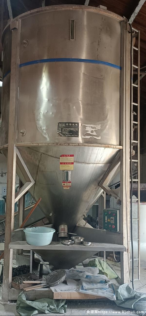 

5吨立式不锈钢搅拌桶搅拌塑料颗粒粉碎料功能正常无故障