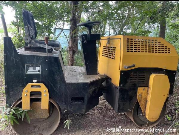 

22年7月小型压路机振动压力3吨轮宽900mm特价转让