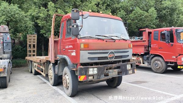 

楚风300马力前四后八平板车，8档变速