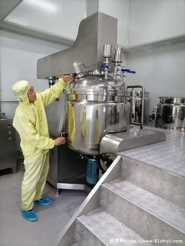 

低价转让全新化妆品全套设备