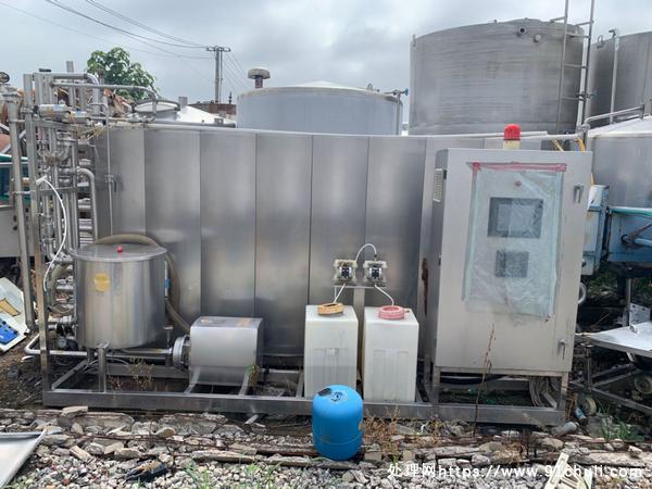 转让个人二手上海饮技8吨管式杀菌机