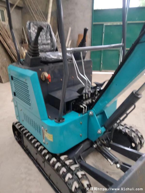 

17型微型挖掘机转让，新机未使用
