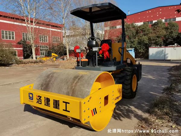 

洛建重工6吨单钢轮压路机（全液压）