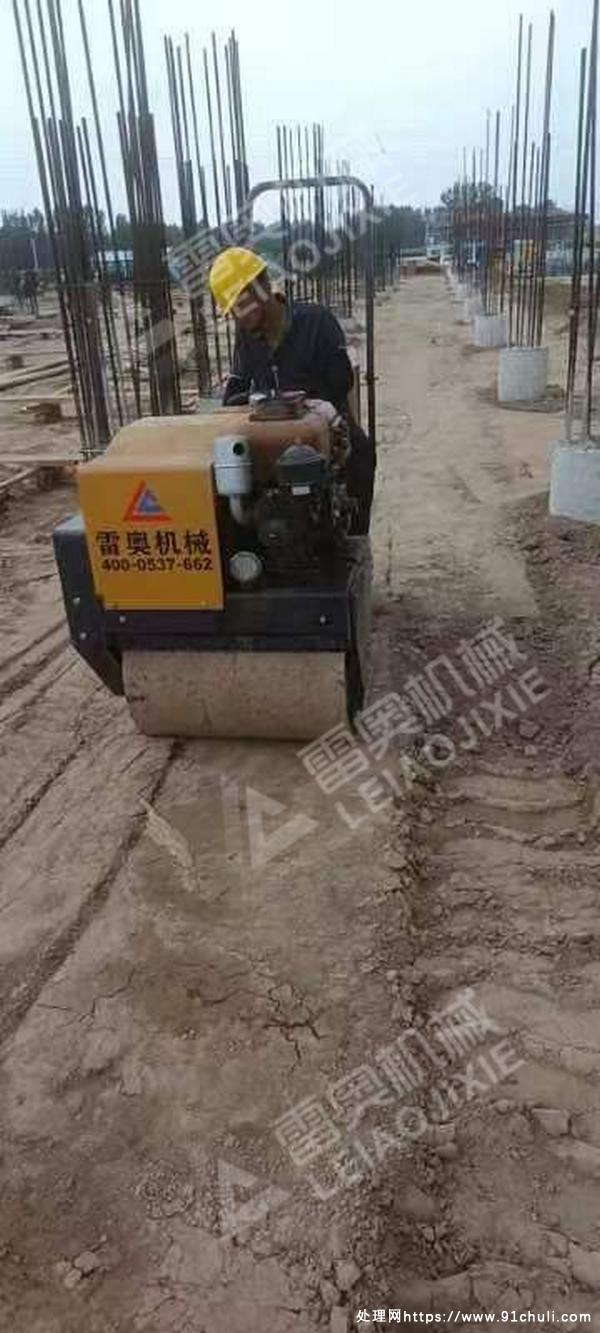 

山东雷奥小型压路机新机未维修特价出售