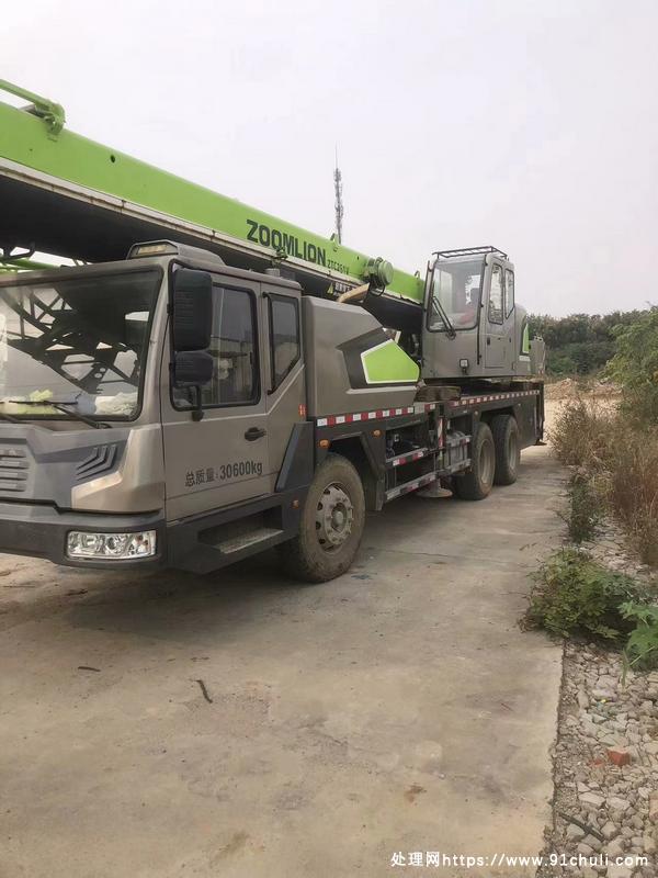 

中联重科20吨吊车4年车龄先导5车壁3900小时急售
