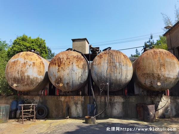 

乳化沥青罐 30立方 50000元