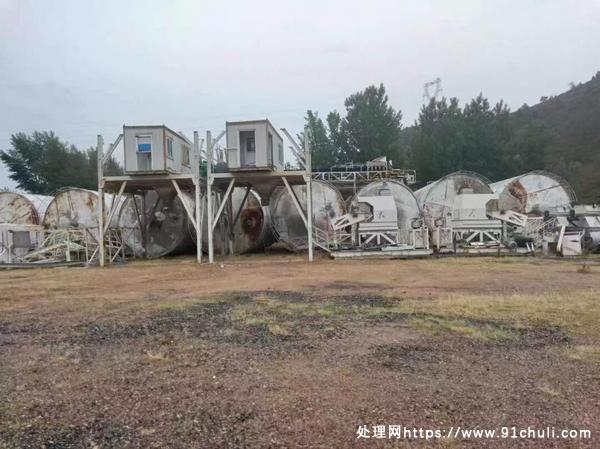 

辽宁朝阳出售多个水泥仓，降价处理，快