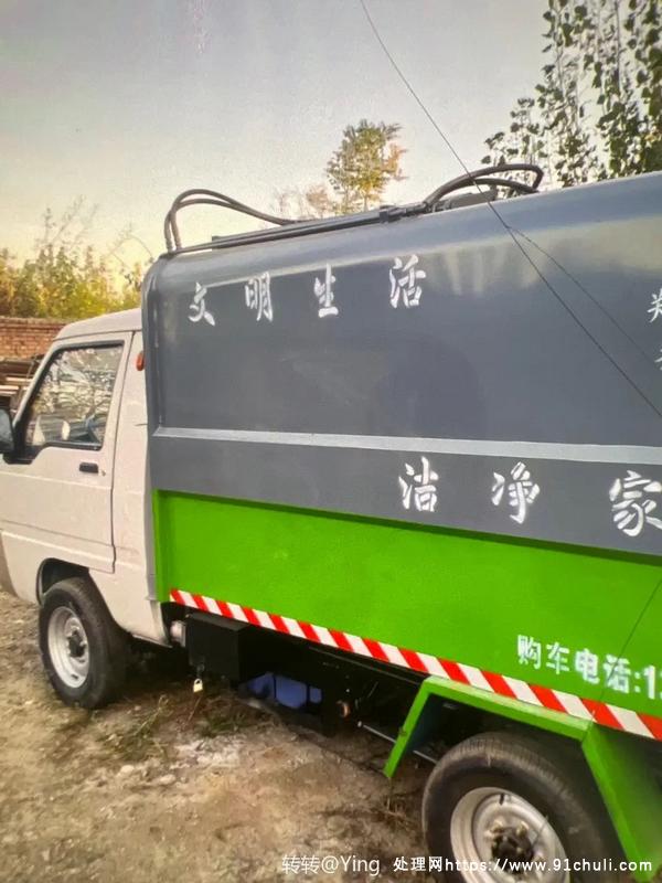 

电动垃圾清运挂桶压缩车无人问津，小区物业车急转