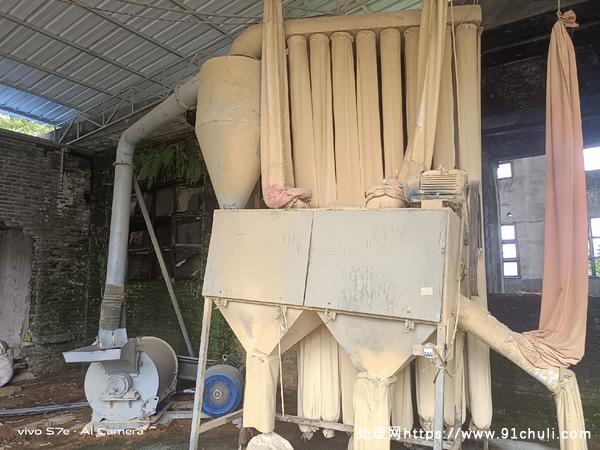 

1000型卧式木粉磨粉机，90kw电机，9成新
