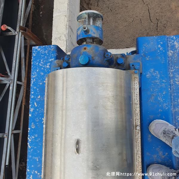 

350型卧螺离心机进口全新安装调试通过运转正常
