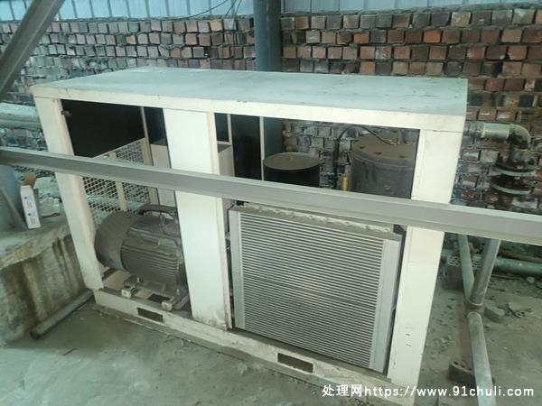 

2020年均科螺杆空压机37kW九成新