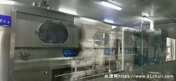 

全自动桶装纯净水灌装线，15吨/小时，900桶/小时