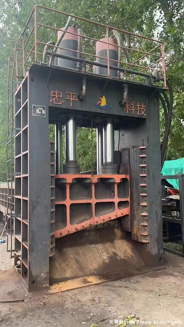 

江阴忠平630吨龙门剪切机