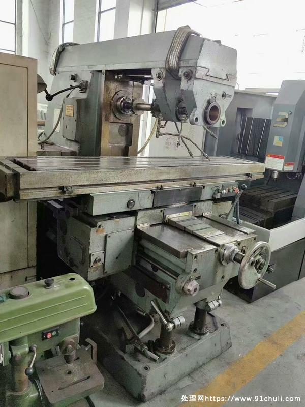 

安徽晶凌6142重型万能铣床，立卧两用原漆