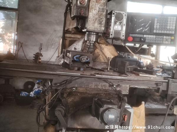 

三轴数控钻铣床钻孔神器设备升级转让