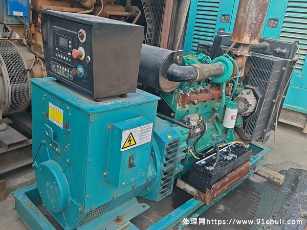

康明斯100kw发电机成色8成新图片品牌电机