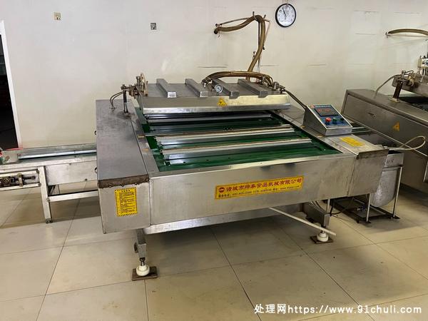 

1100型真空包装机促销配普旭真空泵低价处理，有2台