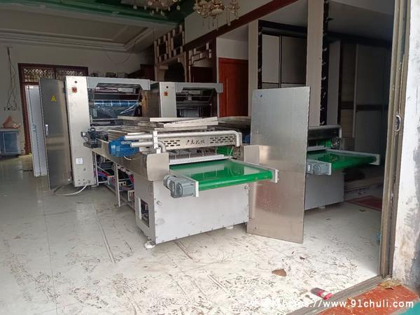 

诸城广元685型拉伸膜包装机两台全新