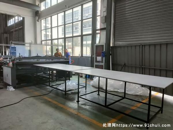 

2.4米无拉伸制袋机工厂实拍