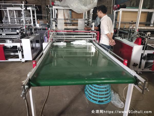 

全新宏鼎机械1200型无拉伸热封冷切单层厚袋制袋机