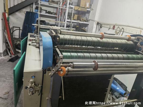 

700型热封冷切制袋机双放料伺服电机3变频打孔装置