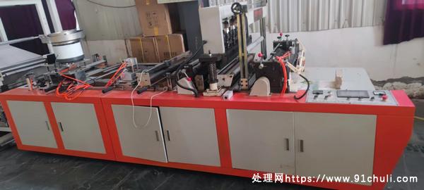 

无纺布多功能制袋机自动上扣功能，700型客户满意