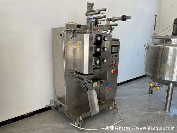 

转让四边封液体灌装机2台