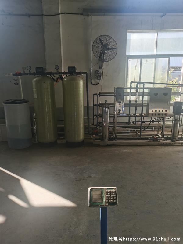 

全自动液体罐装设备，灵活适用，价格可谈，联系我
