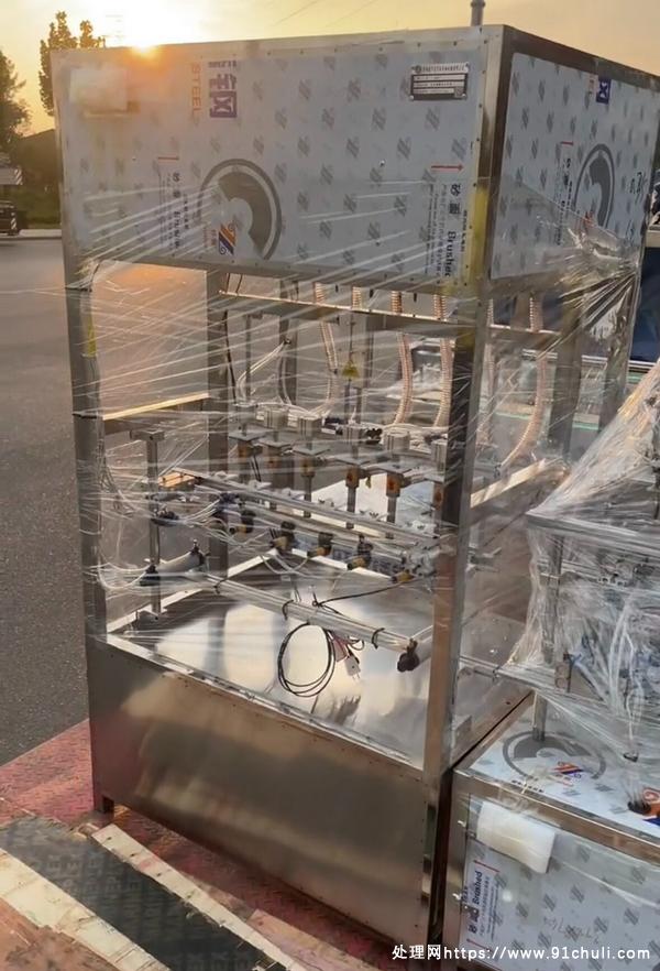 

全新升级全自动玻璃水灌装机全套设备厂家直销价